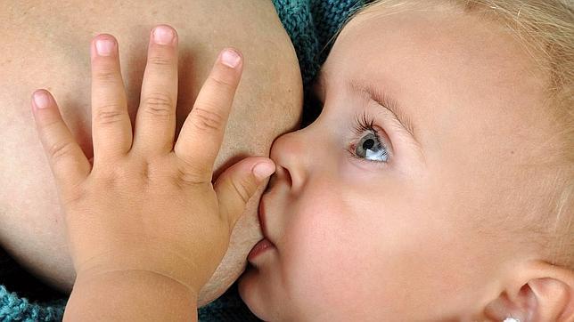 Una asociación pide al Congreso que proteja a las madres que dan de mamar en público