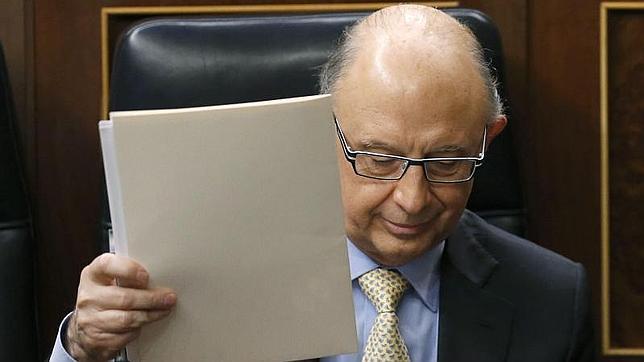 Montoro ultima la propuesta para devolver los moscosos a los funcionarios