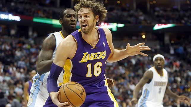 Pau Gasol no evita otro descalabro de los Lakers