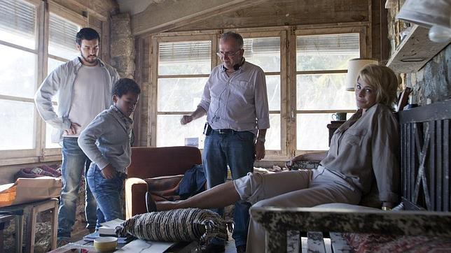 Mario Casas y Belén Rueda, con los sentimientos a flor de piel en el rodaje de «Ismael»