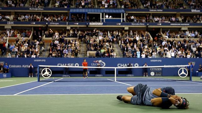 Nadal, por los suelos después de ganar su segundo US Open