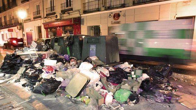 Huelga de limpieza: dos detenidos, 28 identificados y cuatro coches quemados