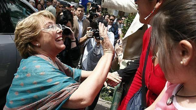 Michelle Bachelet, a un paso de volver a la presidencia en Chile