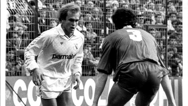 Miguel Pardeza encara a un rival