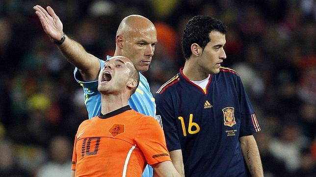 Howard Webb fue muy permisivo con los holandeses