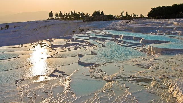 Diez piscinas naturales de agua caliente en parajes increíbles