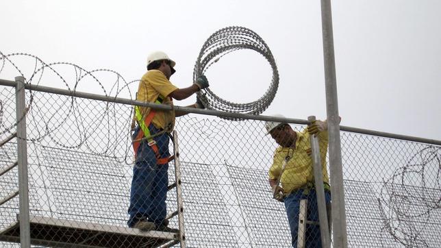 Torres-Dulce investigará las cuchillas en la valla de Melilla «por humanidad»