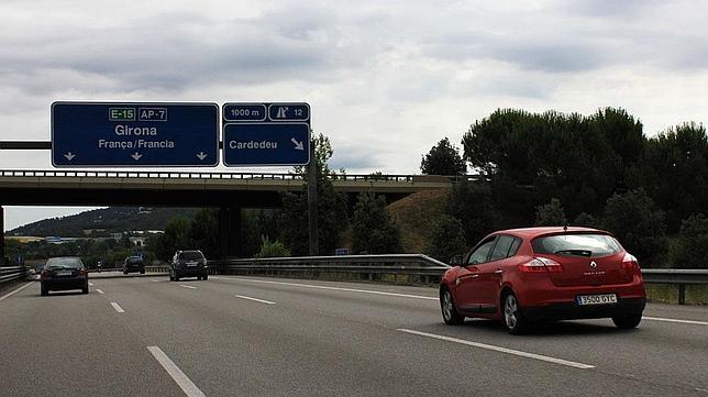 El riesgo de morir en accidente se duplica en coches viejos