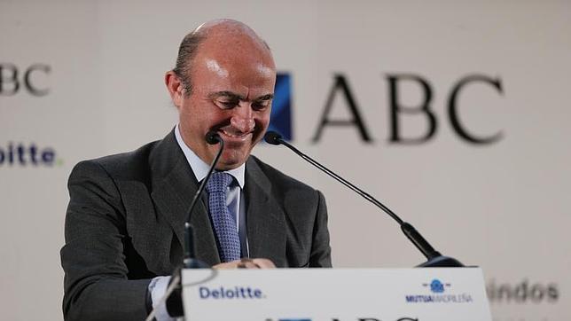 De Guindos: «Hemos detenido la hemorragia y ahora hay que estabilizar al enfermo»