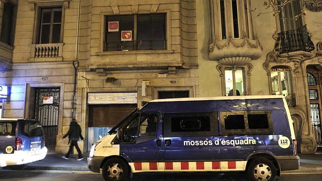 Estudiantes independentistas invaden la sede de UPyD de Cataluña