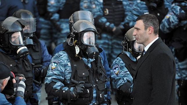 Nuevo intento de la UE de «rescatar» a Ucrania de los brazos de Rusia