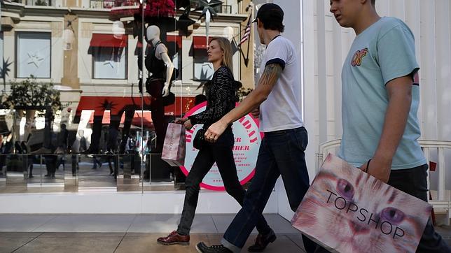 Apple o Amazon, las marcas inauguran el «Black Friday» en España