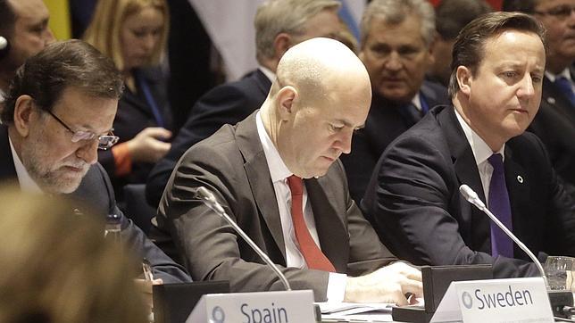 Rajoy aprovecha la cumbre de Lituania para mantener un contacto con Cameron