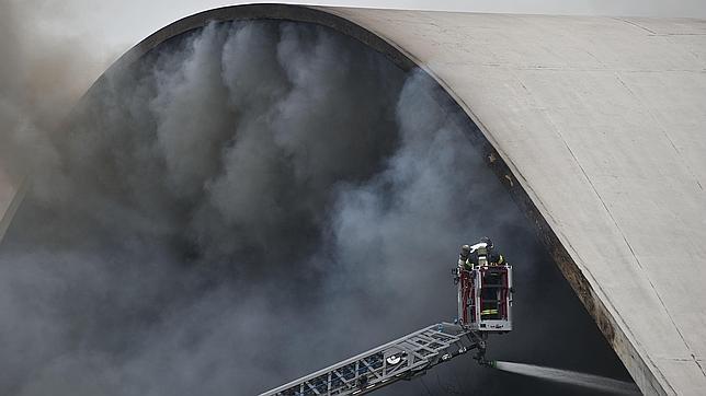 Arde una joya de Niemeyer en Sao Paulo