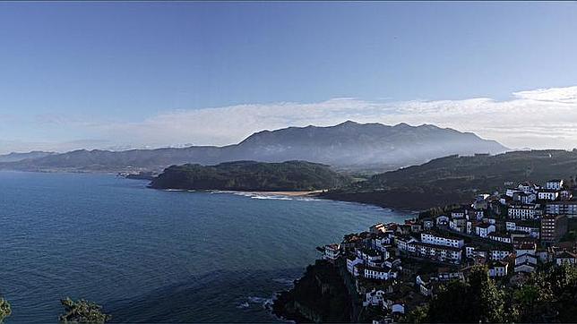 Lastres desde el mirador de San Roque