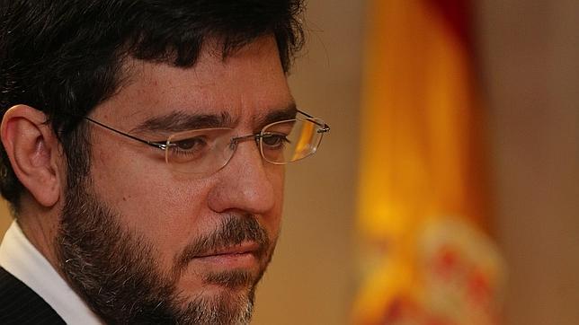 Industria dice que nunca se va a «permitir» que la luz suba un 14 % de golpe