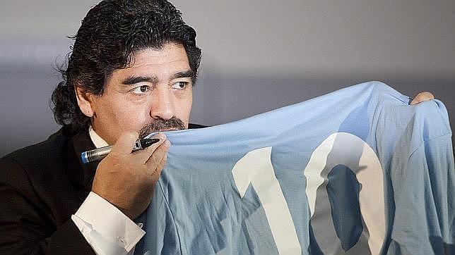 Las FARC invitan a Maradona a vestir su camiseta en un partido por la paz