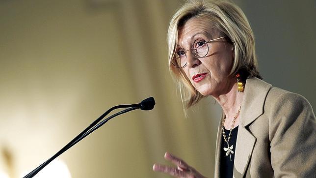 Rosa Díez: «Cuando el PSOE no sabe qué hacer saca a los curas a paseo»