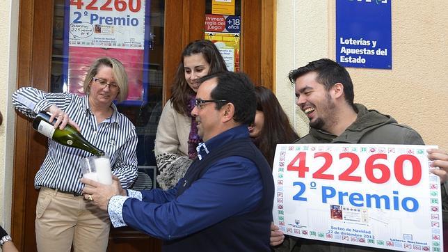 Lotería de Navidad 2013: Un año después de la lluvia millonaria, Aranda de Duero aprovecha el filón del «turismo de lotería»