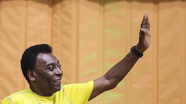 Pelé huye del sorteo que definirá los grupos del Mundial por su «mala pata»