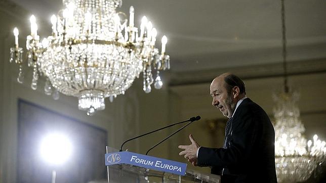 Los españoles dan la espalda a la vía federal que propone Rubalcaba