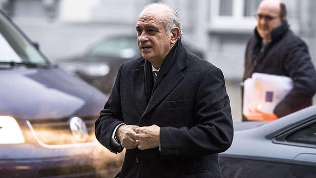 El ministro del Interior no retirará las concertinas de la valla de Melilla