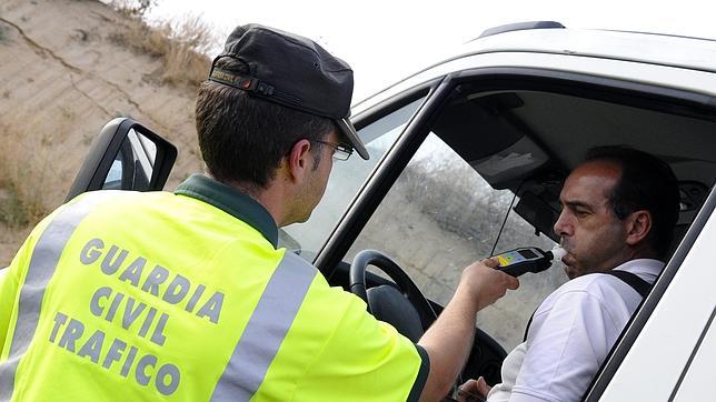 La DGT intensifica los controles de alcoholemia en las carreteras gallegas
