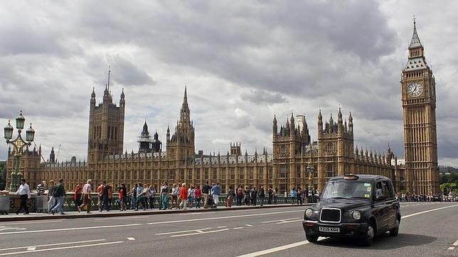 Tres años de estudio y 25.000 calles: así se sacan la licencia de taxi en Londres