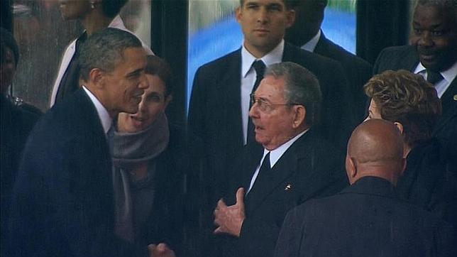 Raúl Castro ve «normal» el apretón de manos con Obama porque «son civilizados»