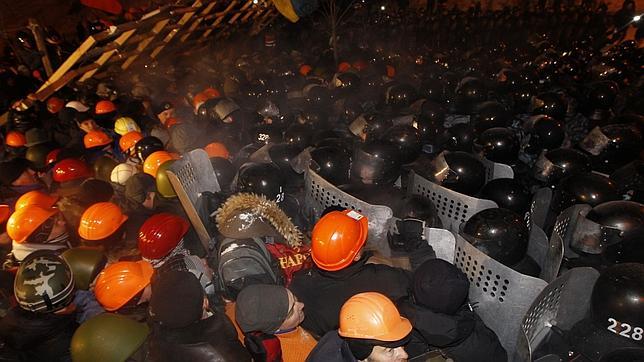 La UE deplora que Yanukóvich usara la fuerza contra los manifestantes
