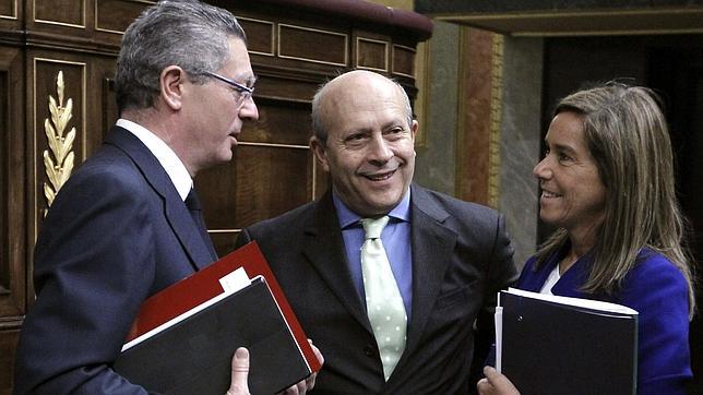 Gallardón enoja al PSOE con una lección de memoria histórica y la II República