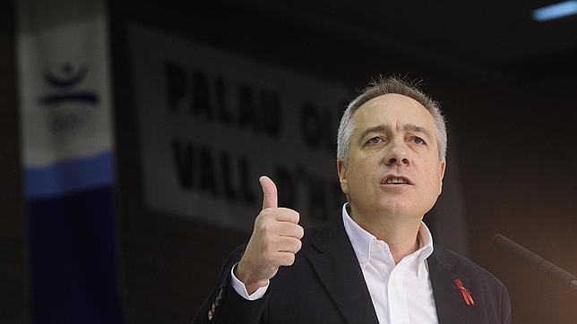 Navarro: «El derecho a decidir solo es posible con el acuerdo con España»