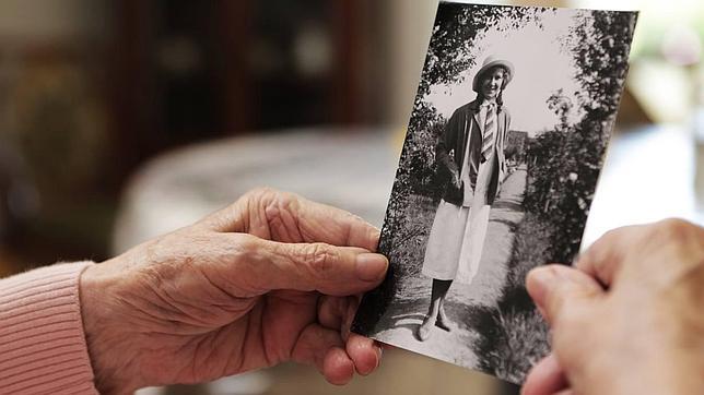 Cómo ayudar a una persona mayor para que no se sienta solo en Navidad