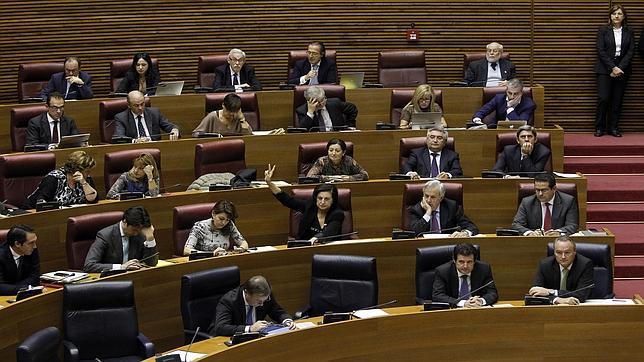 Fabra cobró 54.817 euros netos en su primer año completo como presidente de la Generalitat