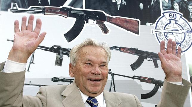 Muere Mijail Kalashnikov, creador del famoso fusil que lleva su nombre