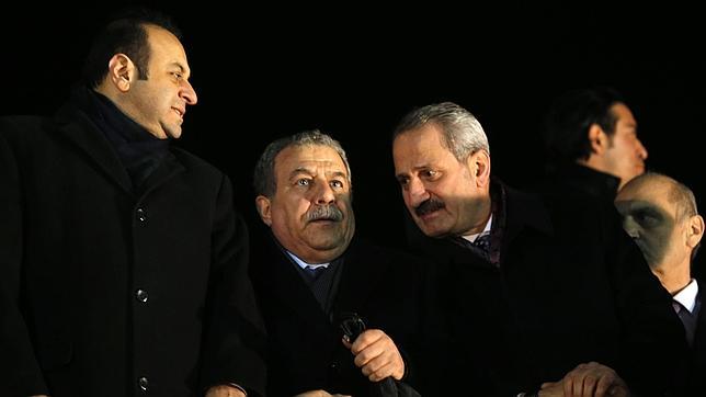 Dimiten tres ministros turcos por el escándalo de corrupción y sobornos