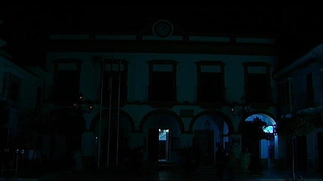 Un pueblo a oscuras para protestar contra la subida de la luz
