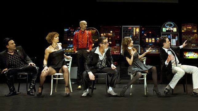 Una escena de «El café» (Teatro de la Abadía)