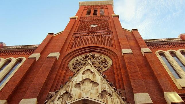 Iglesia de la Santa Cruz, en el centro de Madrid, con su impresionante torre mudéjar