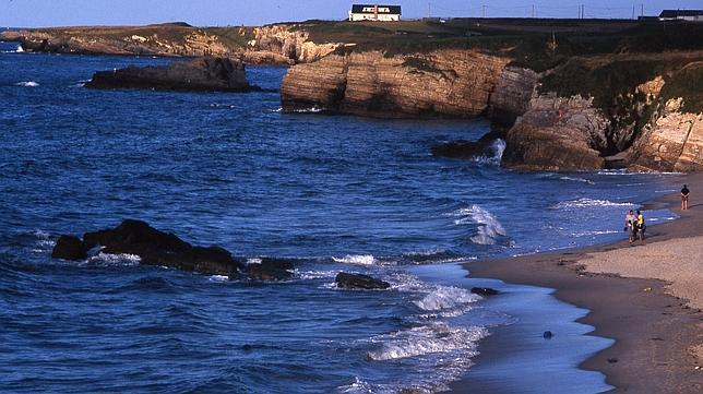 Paseando por una de las playas que conforman la Mariña lucense