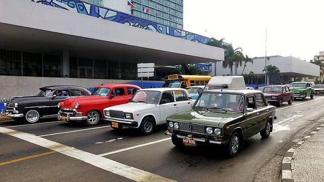 Los cubanos ya pueden comprar coches tras liberar el gobierno su venta