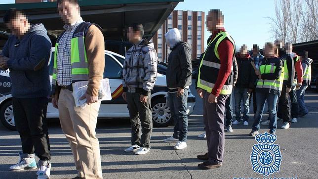 Ocho Dominican Don't Play detenidos por acuchillar a un joven en el Metro
