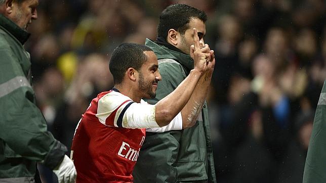 Theo Walcott, baja para seis meses, se pierde el Mundial de Brasil