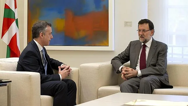 Rajoy traslada a Urkullu su disposición a celebrar una reunión bilateral