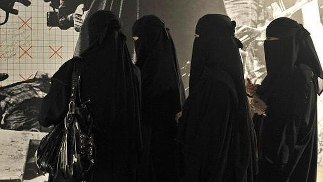 Condenados siete jóvenes en Arabia a 99 latigazos y largas penas de cárcel por asistir a una fiesta mixta con alcohol