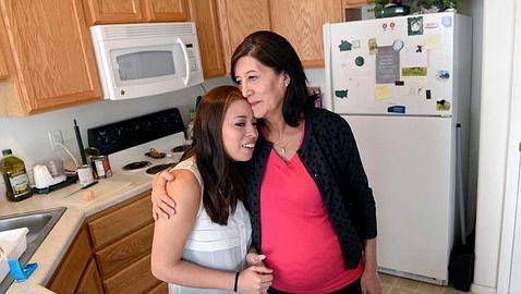 Una mujer de 58 años se queda embarazada de su nieta