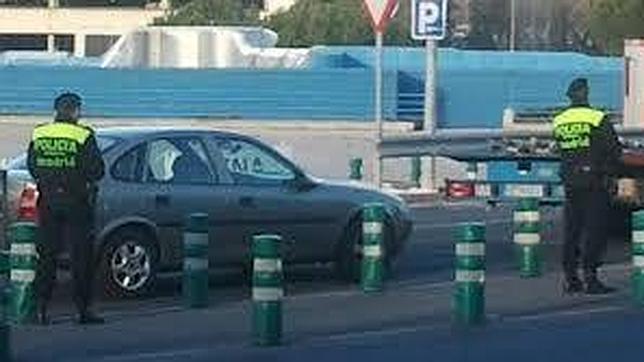 Imagen de archivo de una redada de la Policía Municipal contra los taxis piratas