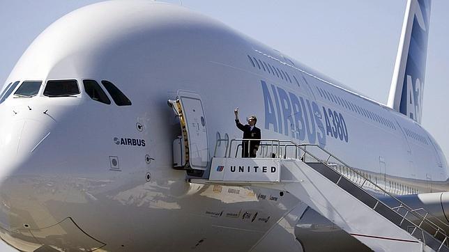 Autorizado el «modo avión»: escuchar música y jugar sí; hablar por el móvil no durante el vuelo