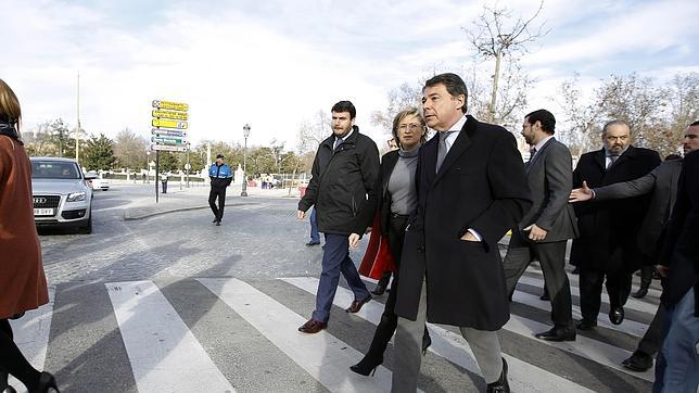 González lamenta el «caos» en la sanidad sembrado por la «indefinición» del TSJM