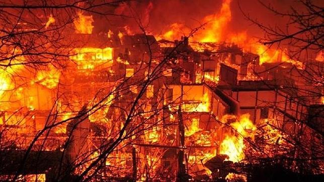 Un incendio arrasa la legendaria ciudad tibetana de Dukezong